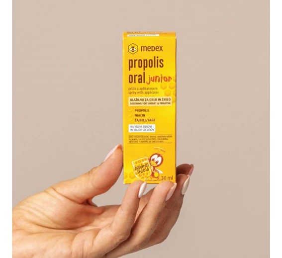 Propolis oral junior na vodni osnovi, pršilo z aplikatorjem Medex, 30 ml